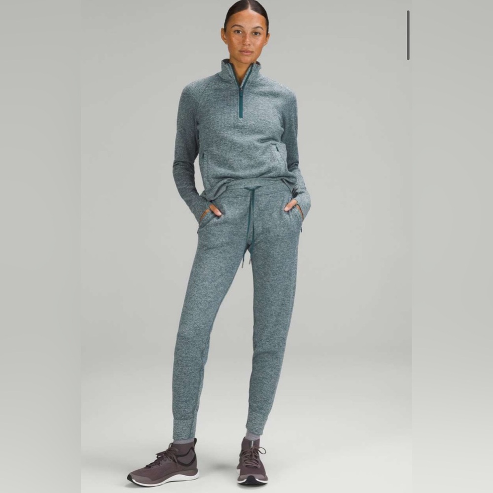 NWT - Lululemon Engineered Warmth Relaxed Fit Jogger in Green Jasper and White